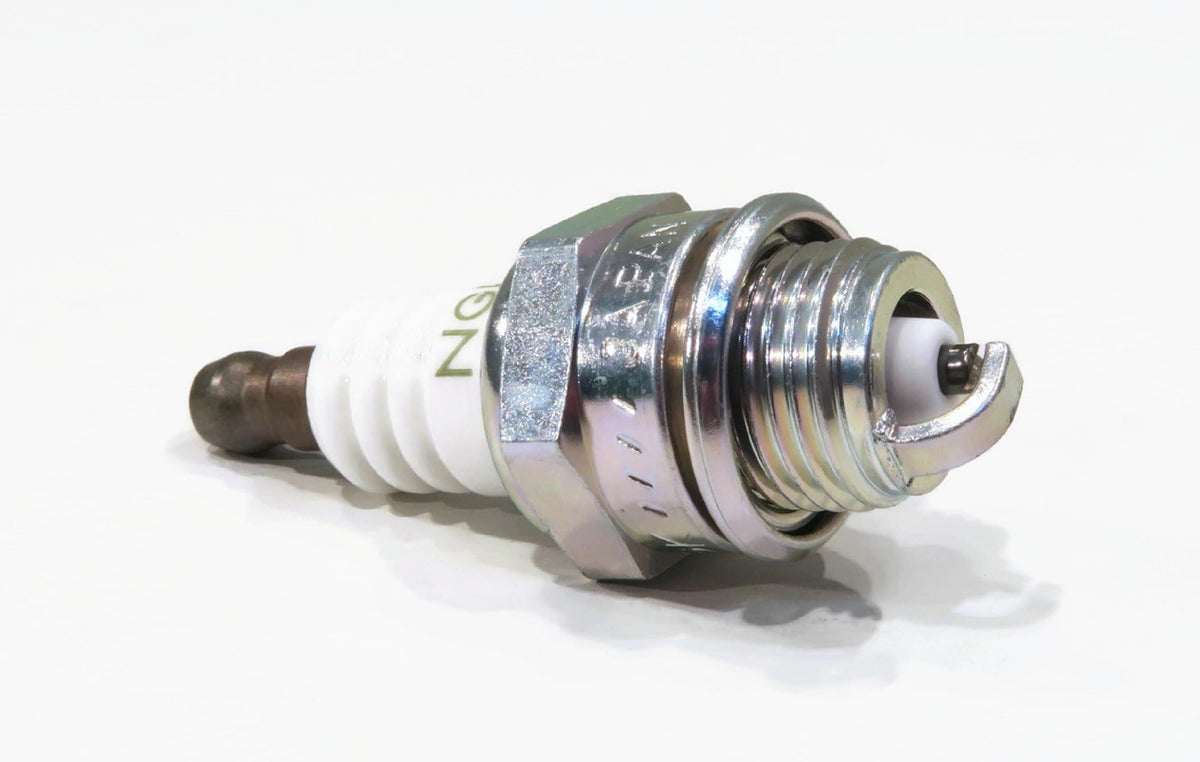 echosari spark plug hex size 3/4 inch for simple wrench fit.