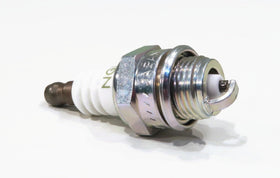 echosari spark plug hex size 3/4 inch for simple wrench fit.