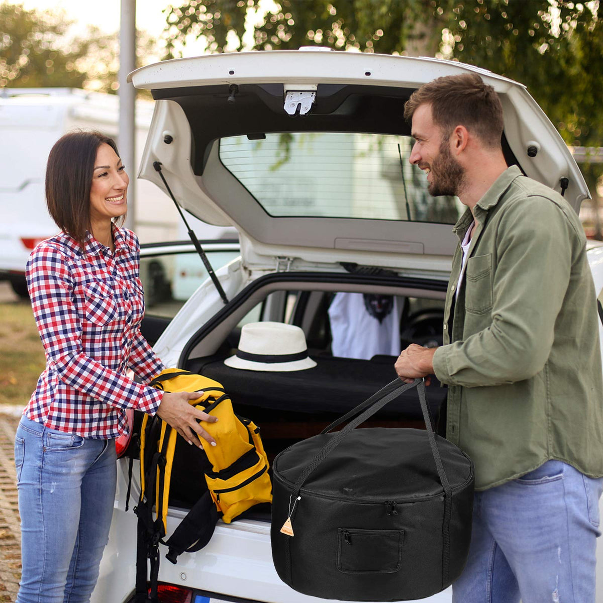 EddHomes bag features waterproof outer material for all-weather protection