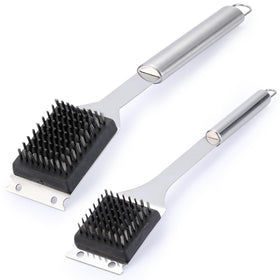 Edgnb 16.5-inch grill brush in action cleans grill grates quickly