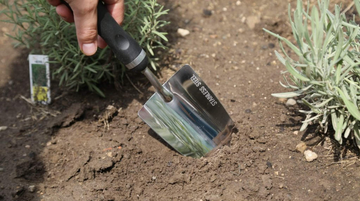 Edward Tools stainless steel bend-proof construction resists bending in rocky beds.