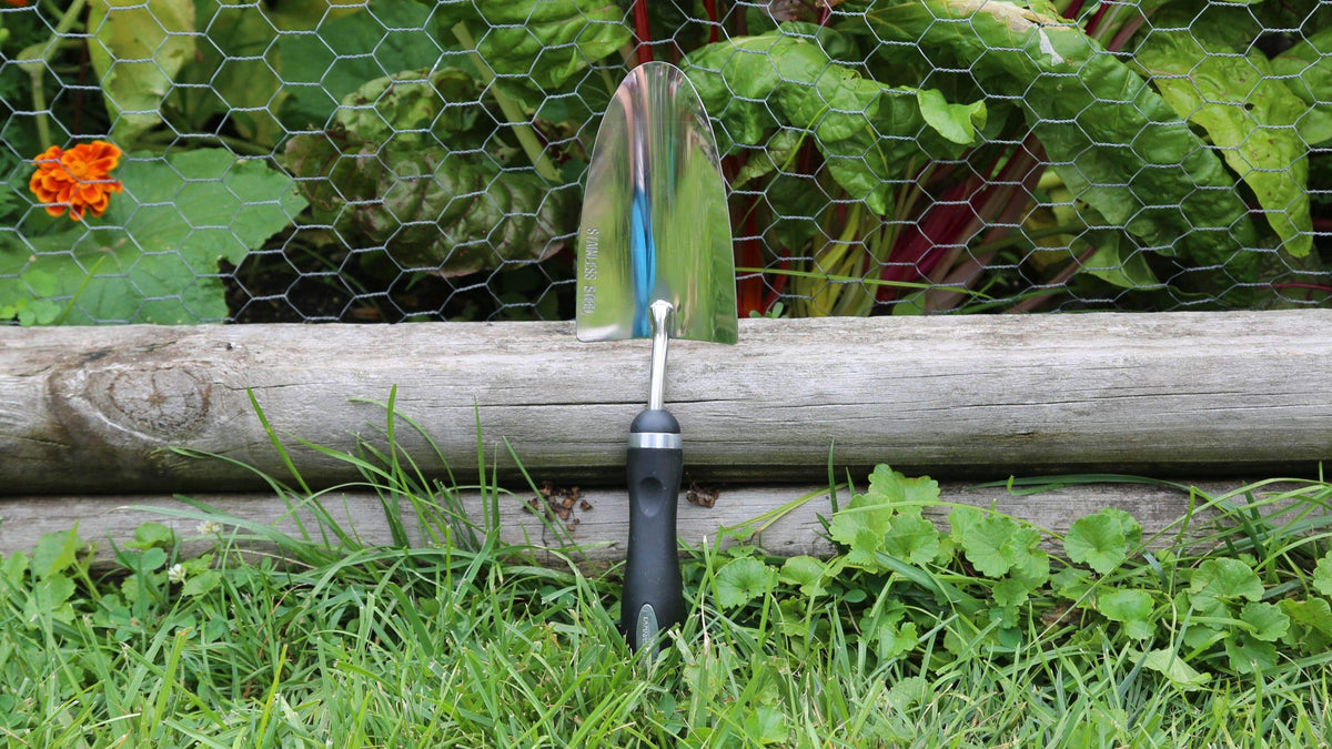 Edward Tools ergonomic rubber grip with palm rest reduces hand fatigue.