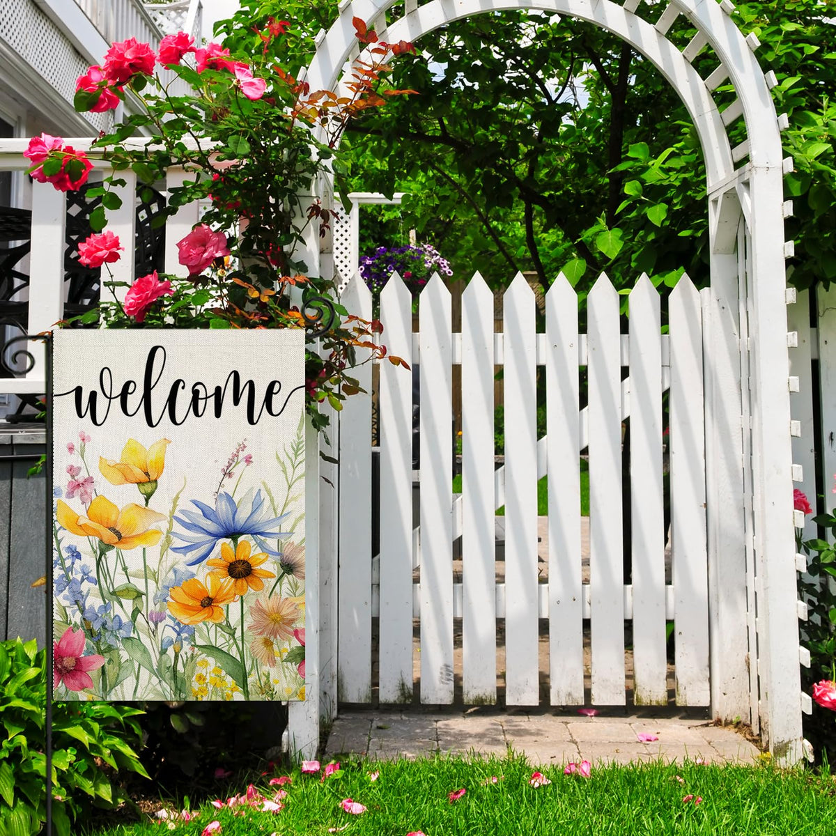 EKOREST Farmhouse decor flag, close-up, durable burlap withstands spring and summer.