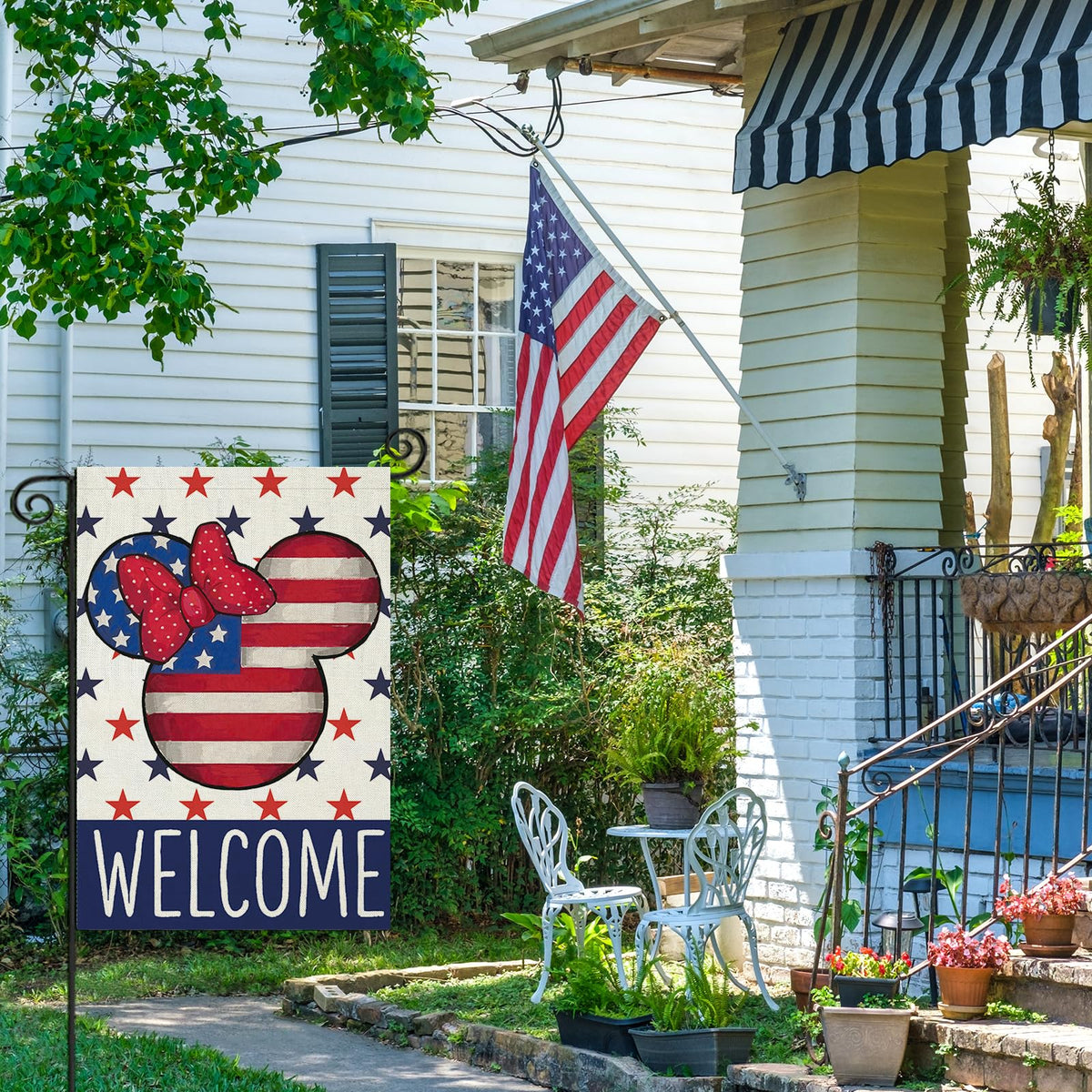 EKOREST High-quality polyester flag, UV fade-resistant for outdoor use.