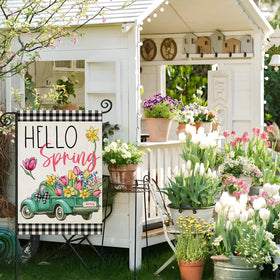 EKOREST Spring yard decor flag boosts seasonal ambiance on patios and lawns.