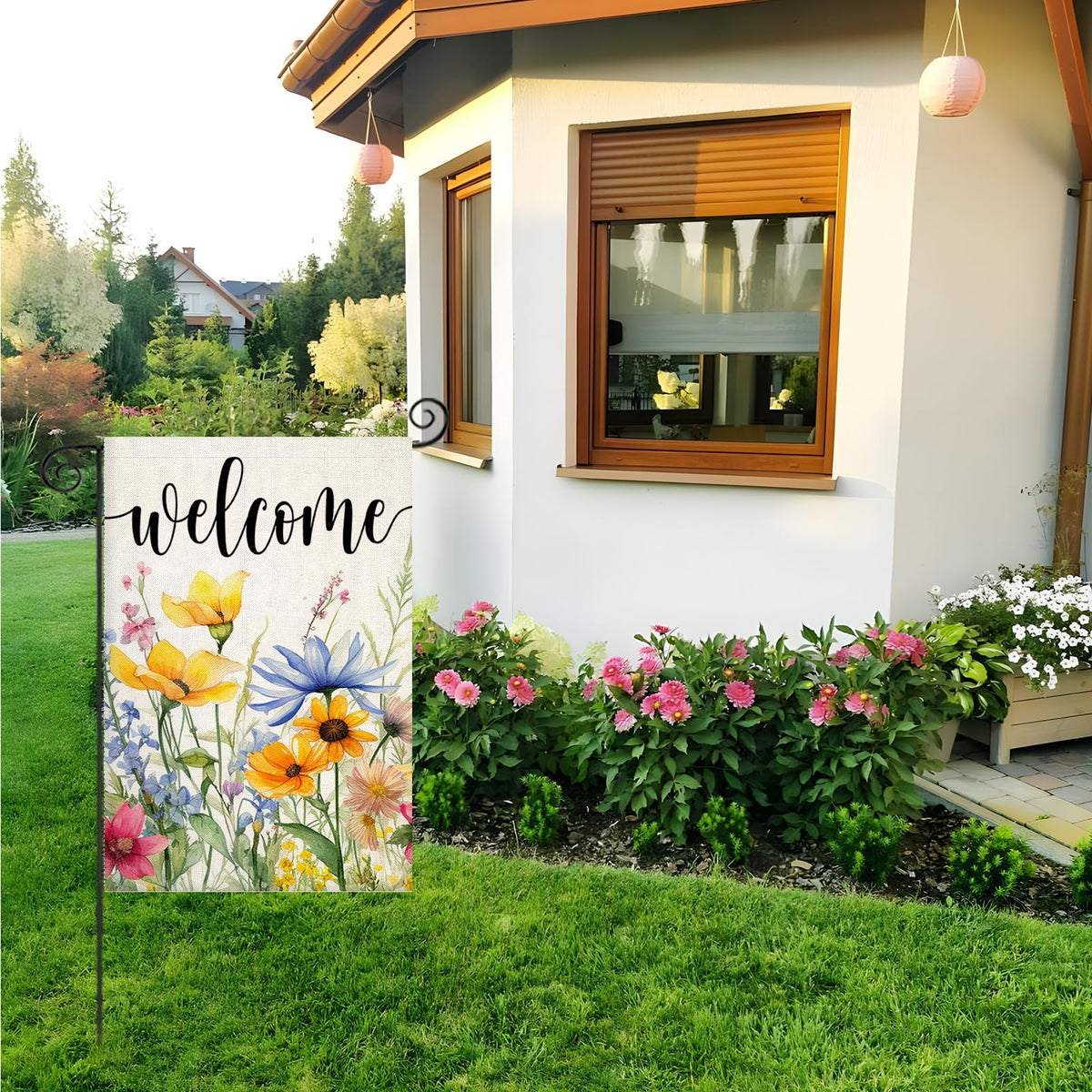 EKOREST Summer yard banner, hanging flag, ideal for patios and lawns.