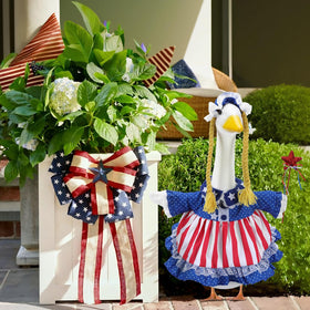EKOREST vibrant patriotic design enhances summer yard décor.
