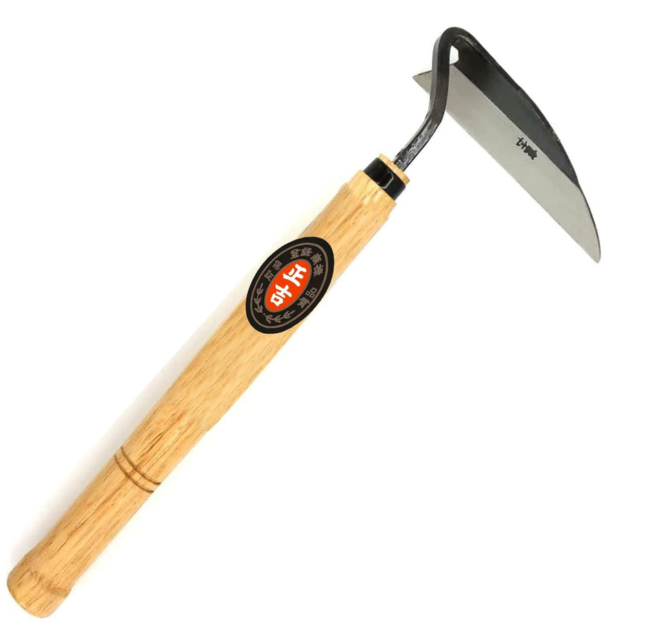 Elegital Kana Hoe 217 blade close-up reveals a sharp carbon steel edge for tough weeds.