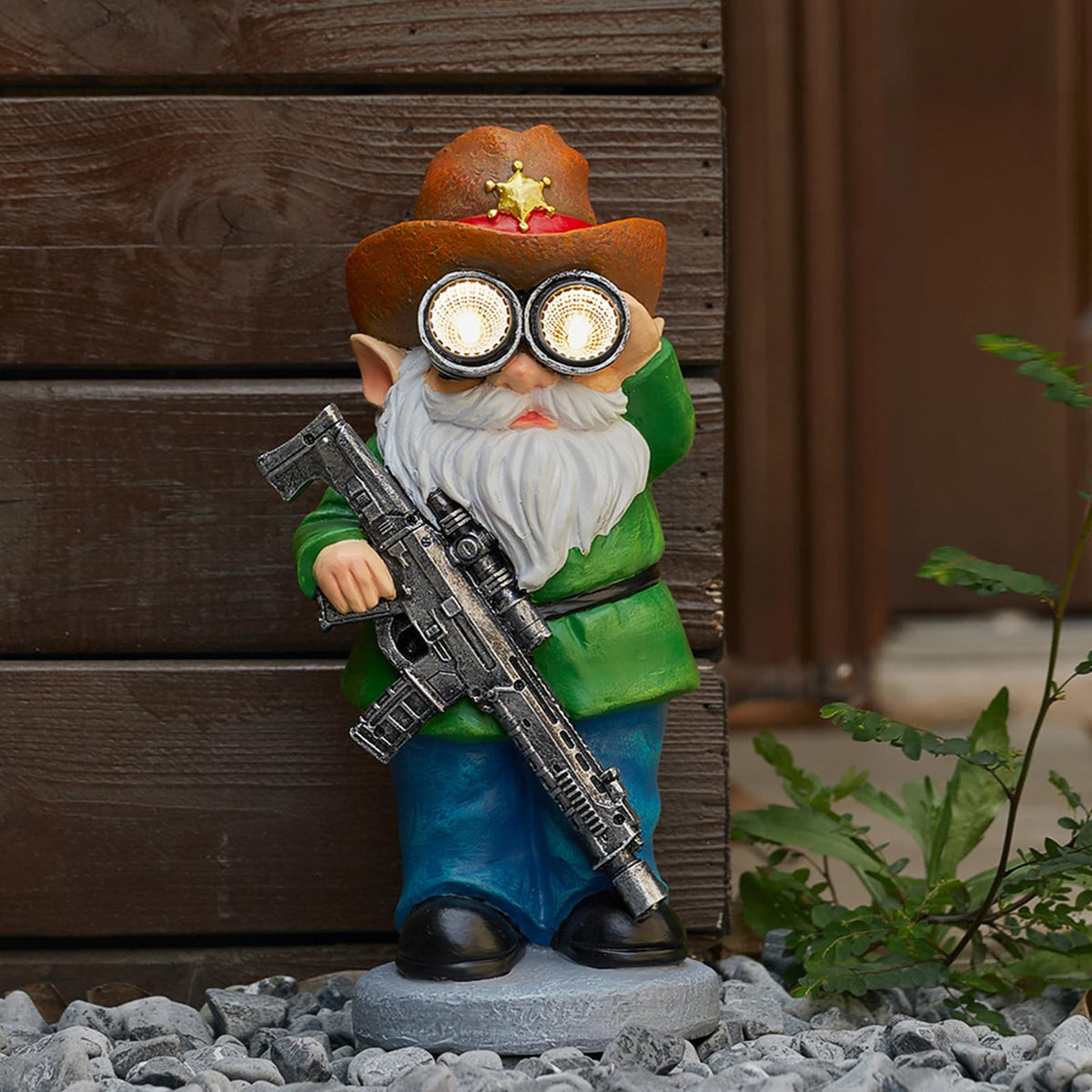 Elegondrar telescope gnome adds whimsy to your yard with a gentle nighttime glow.