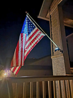 Enrybia flag-pole-light-adjustable-head directs light precisely where needed.