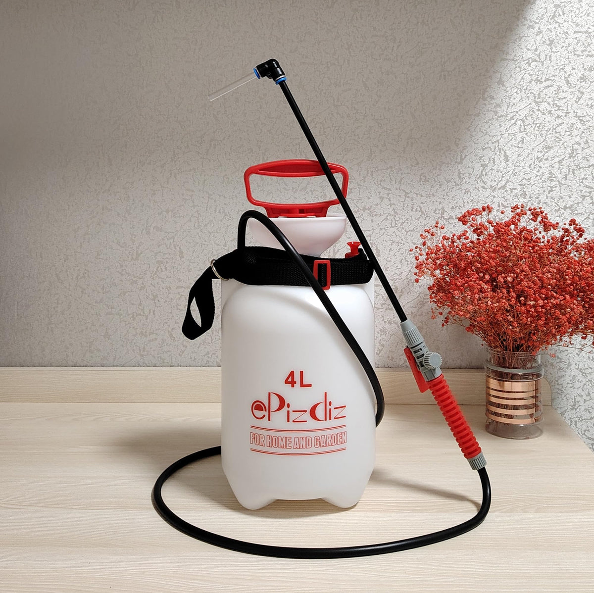 ePizdiz Watering Can Device nozzle reduces spills and noise.