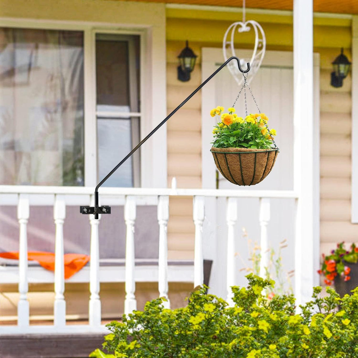 ERYTLLY black powder-coated hook resists rust and weather