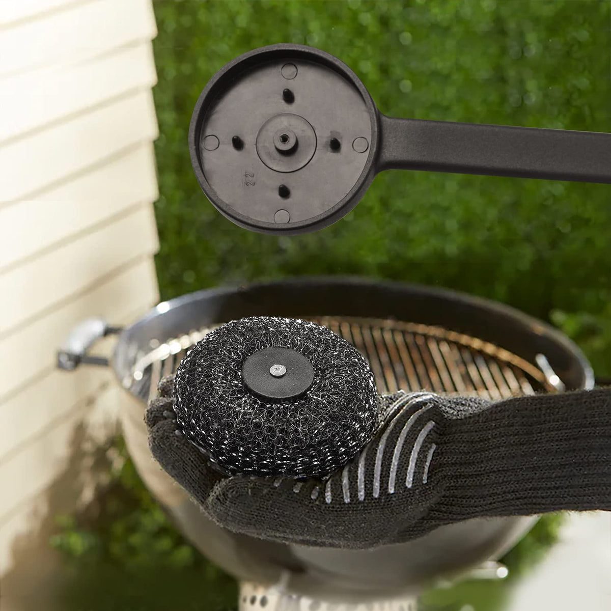 Esie Houzie hanging-loop grill brush for convenient storage