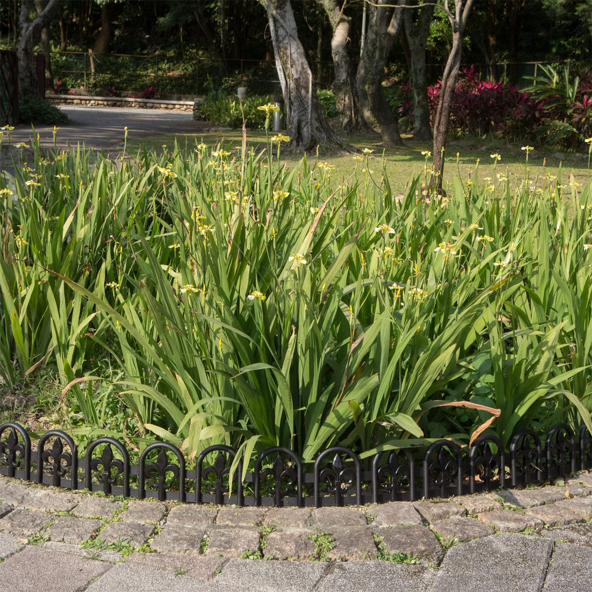 Evelyne edge panel spikes inserted for stable ground anchoring
