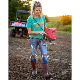 Ground-contact spreading visualizes easy throw and rapid growth in hard-to-reach spots.