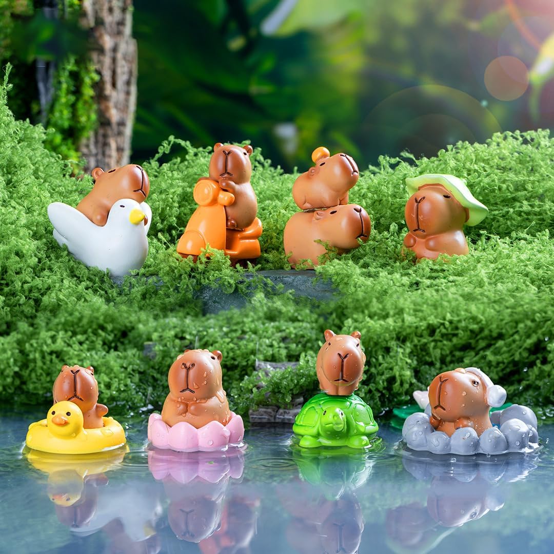 Exasinine moss landscape display featuring capybara figures