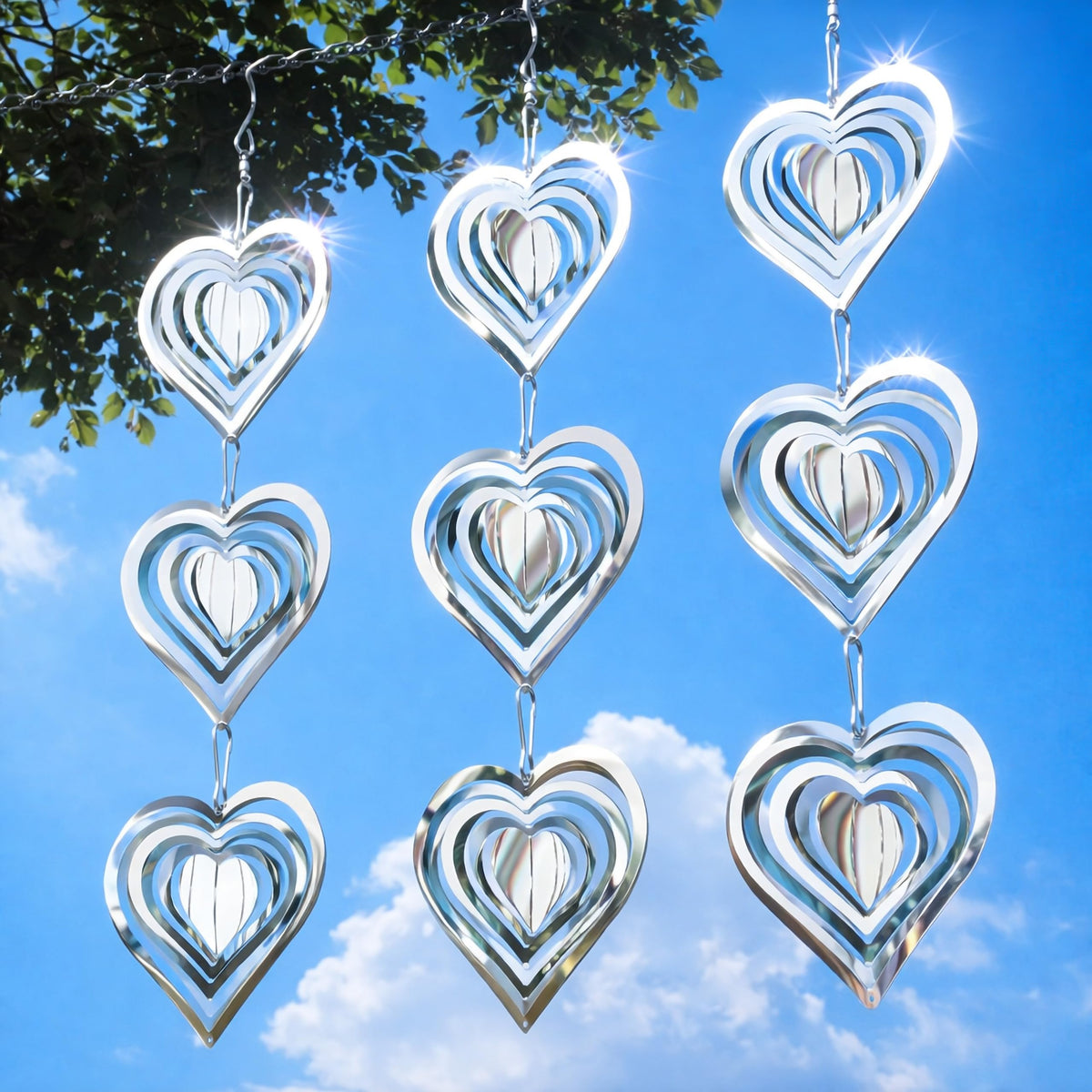 Factee 3D wind spinner reflects sunlight to deter outdoor birds.