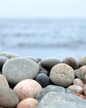 Fahaxiki natural stones showcase color and texture in outdoor displays