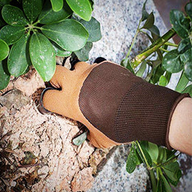 Famoy Claw Gloves feature a breathable back to reduce sweating during tasks