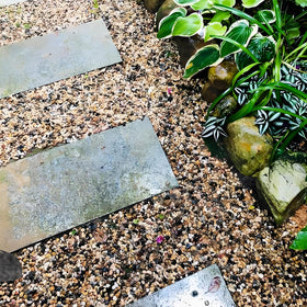 FANTIAN polished pebbles for succulents create a tidy, moisture-retentive soil top layer