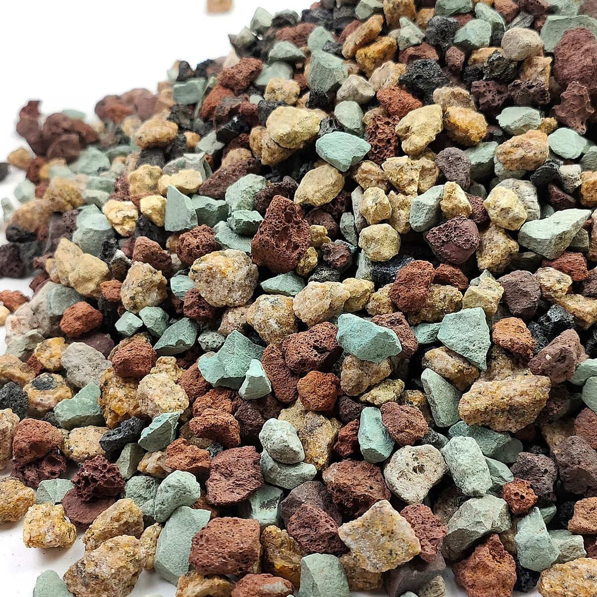 FANTIAN succulent soil mix 2lbs improving drainage in pots.