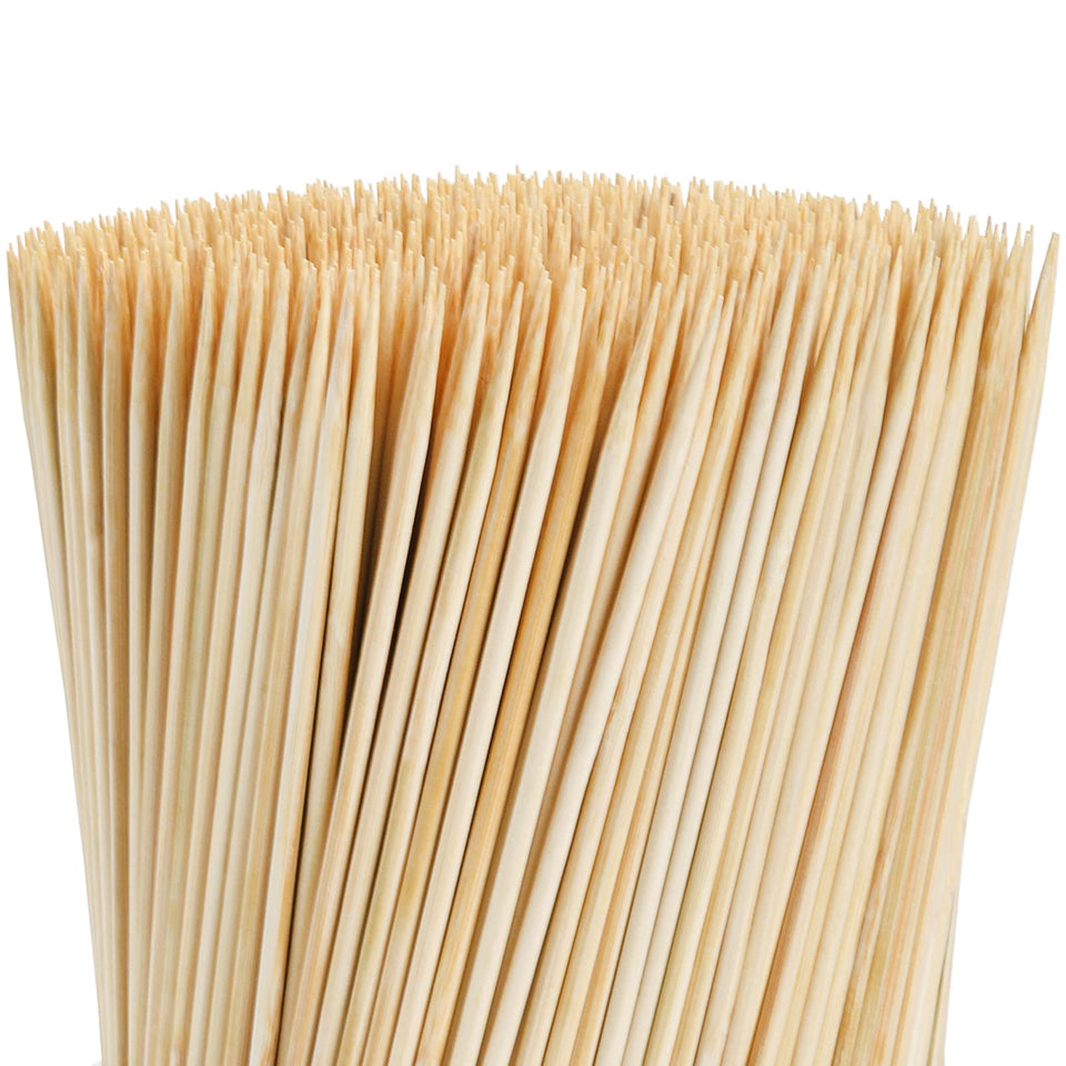 Fasmov 8-inch bamboo skewers with a smooth surface for burr-free food placement.