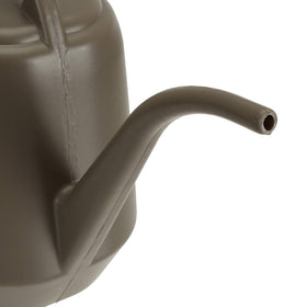 1 gallon capacity reduces refills during extended irrigation sessions.