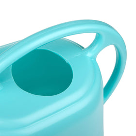 Fasmov watering can with ergonomic handle promotes comfortable pouring