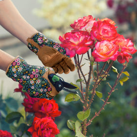 Fauson gloves feature an elastic wrist to prevent slipping and dirt intrusion.