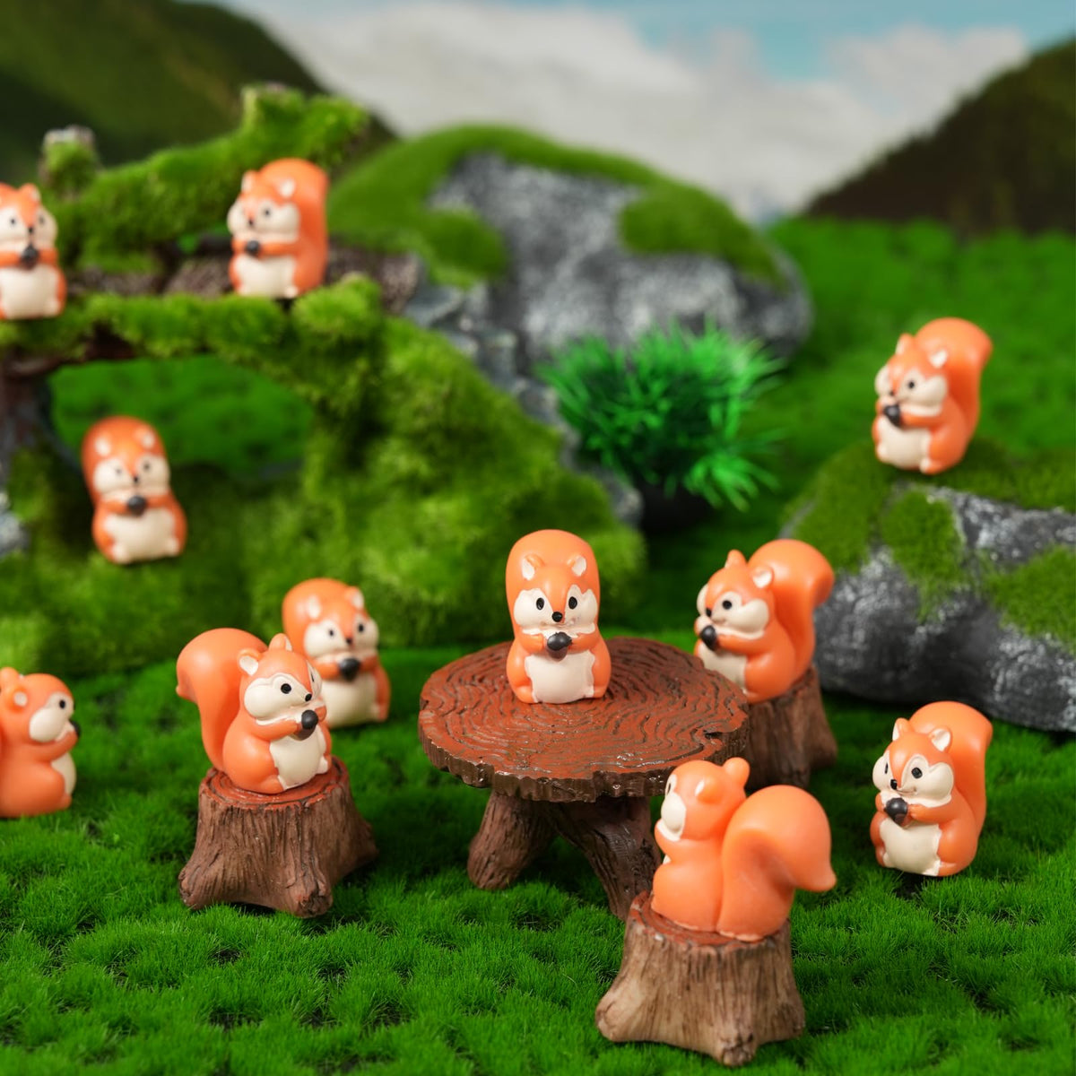 FCKLVMC squirrel decor set makes a thoughtful gift for woodland lovers and collectors.
