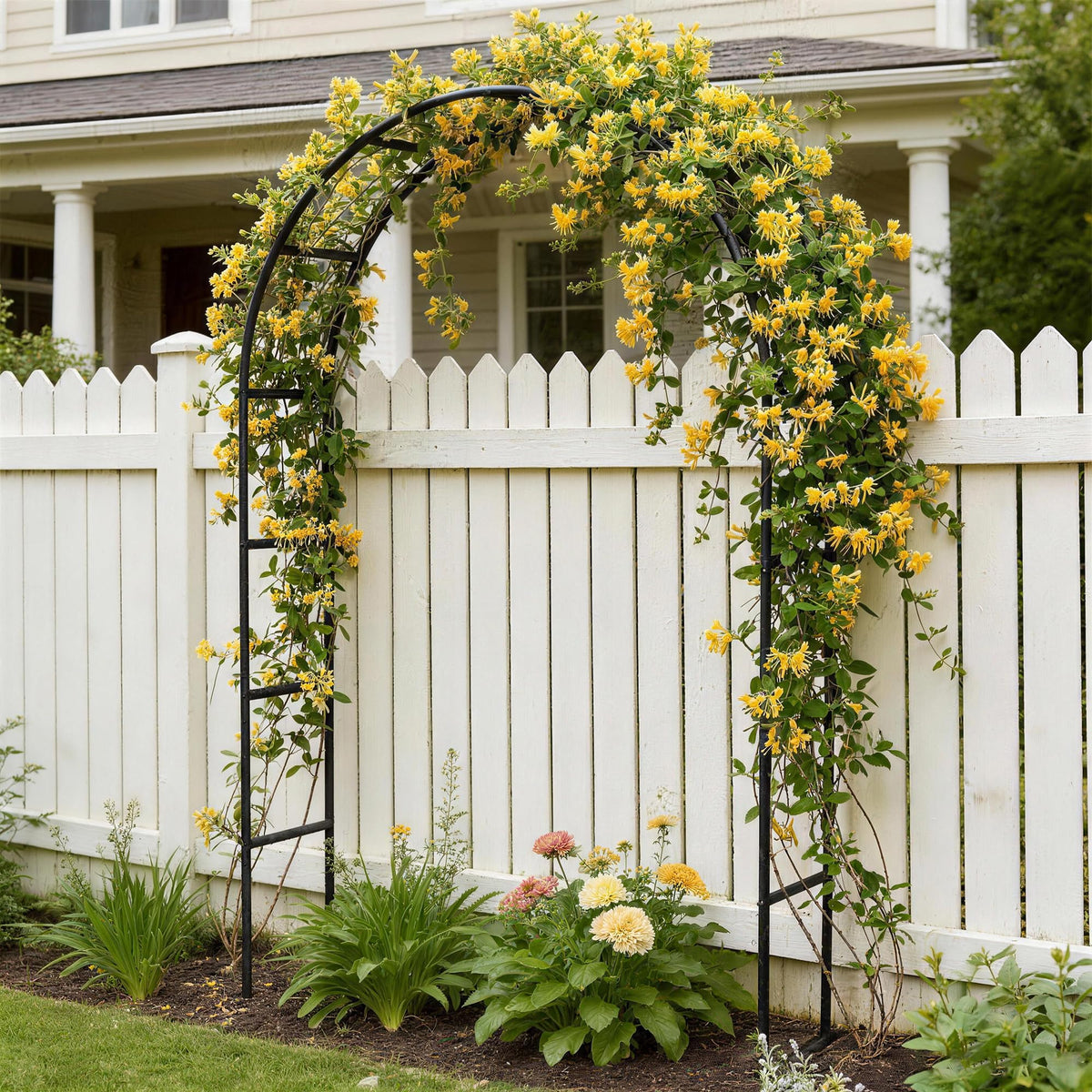 Fecita arch wide configuration creates a spacious garden entryway for photos.