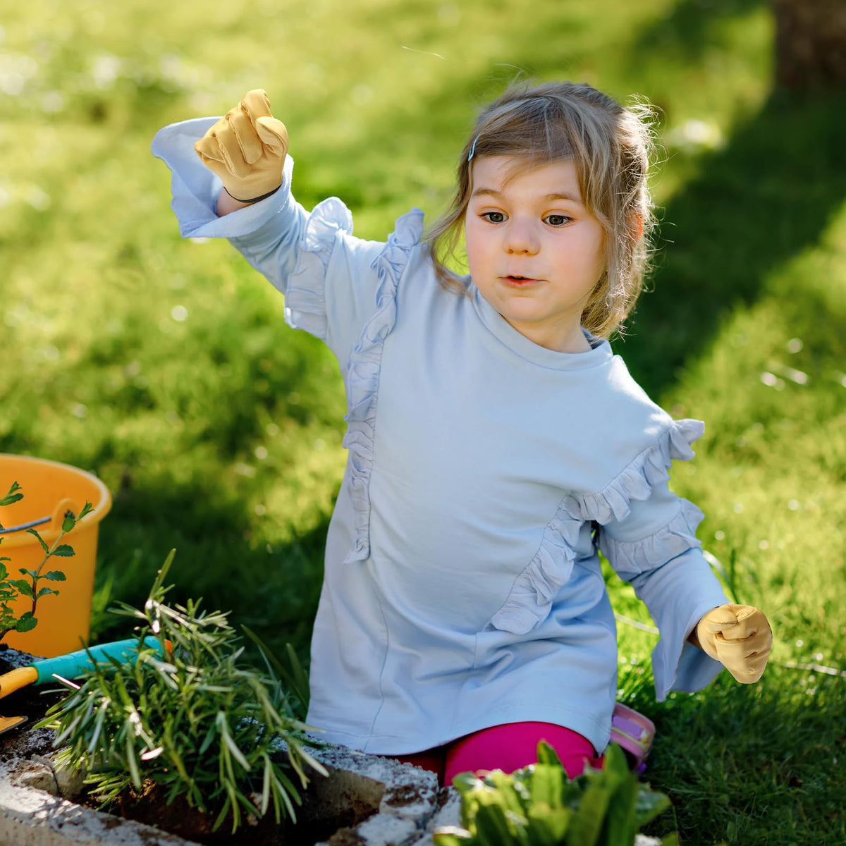 FEISHDEK kids glove ergonomic thumb design enhances dexterity.