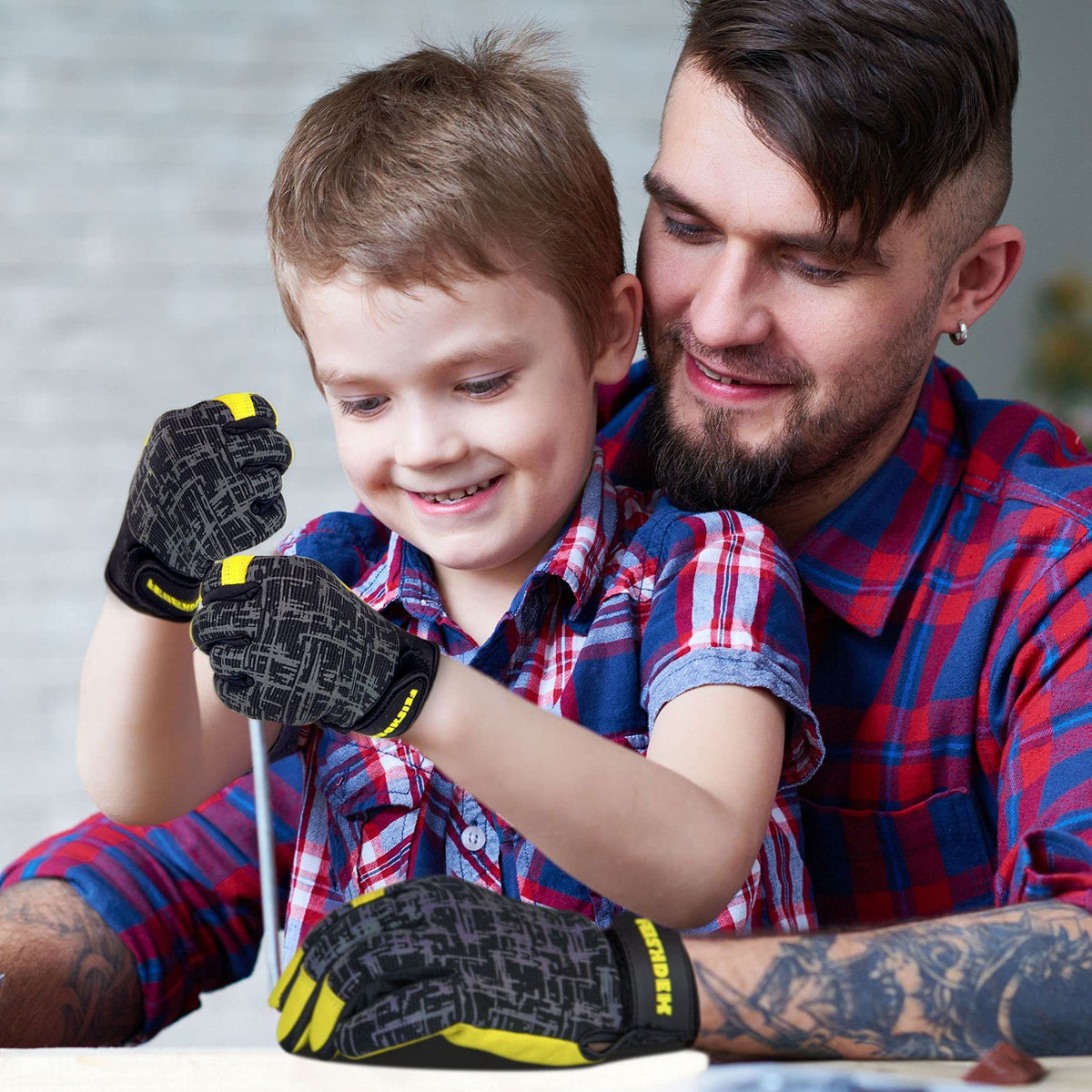 FEISHDEK Kids gloves with reflective back for high visibility