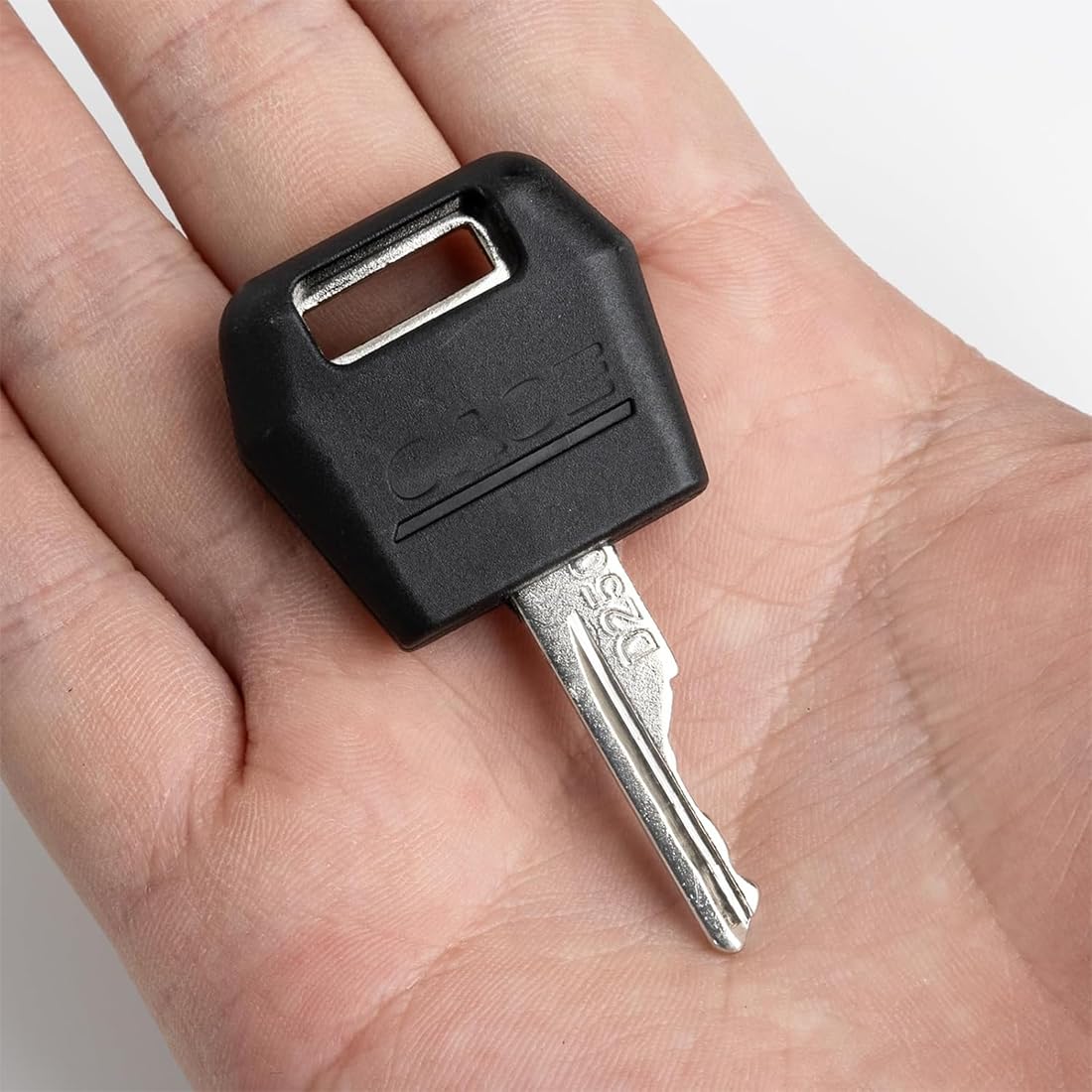 Feishunteng D250 ignition key installation is straightforward on heavy equipment