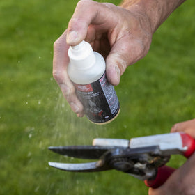 Foaming resin remover cleans FELCO blades during maintenance