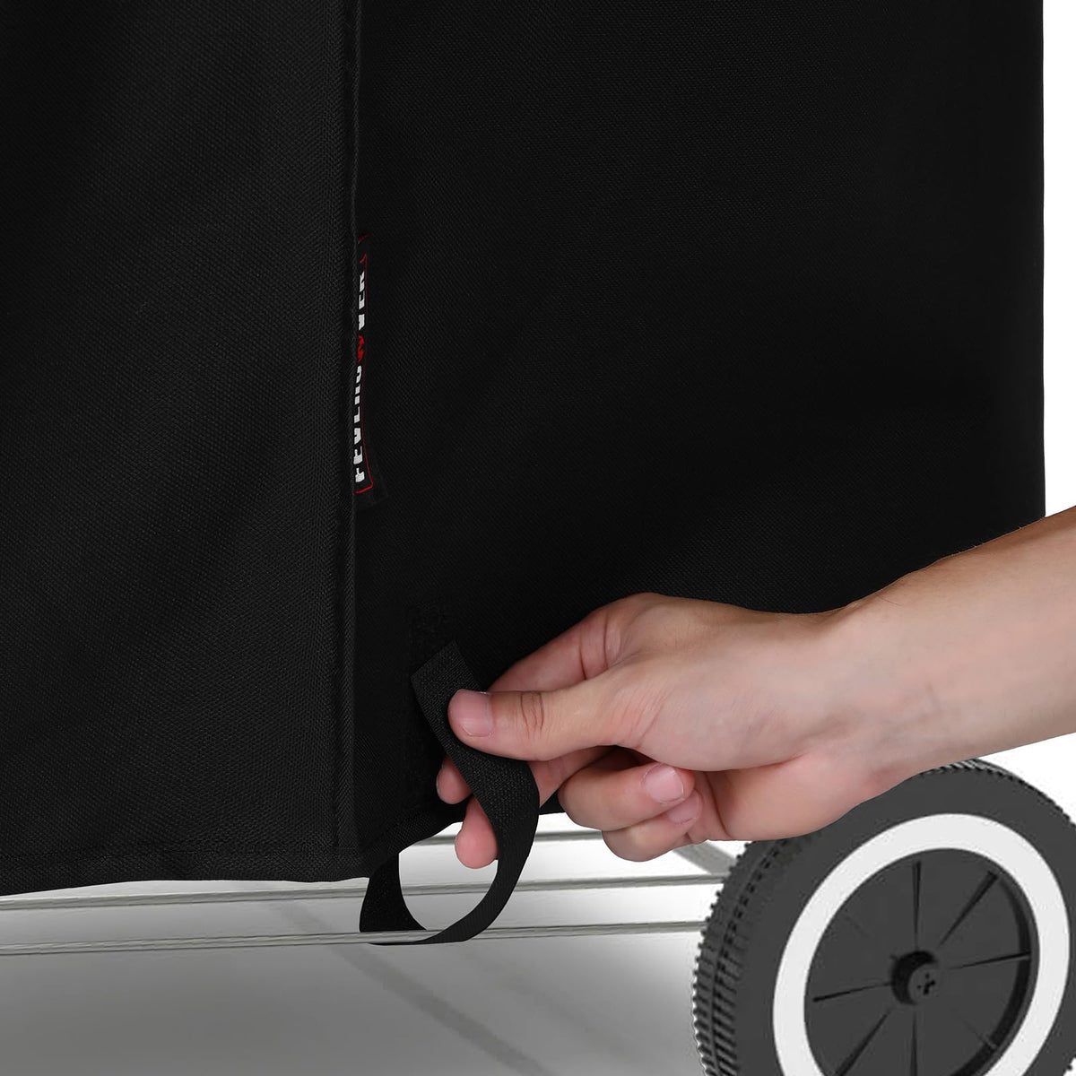 FEVERCOVER weather resistance protects Weber kettle from rain and snow
