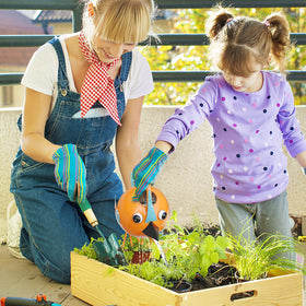 FGYPYLFF bird watering can nozzle provides gentle, even water flow.