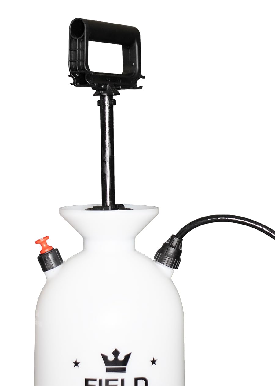 Field King comfort grip with lock-on supports continuous spraying during large jobs.