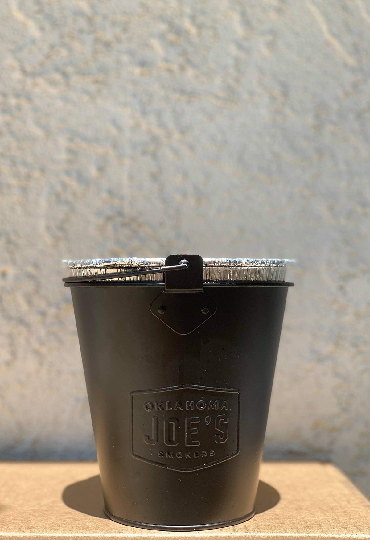 Fig & Leaf disposable aluminum liner reduces cleanup time and drips spread.