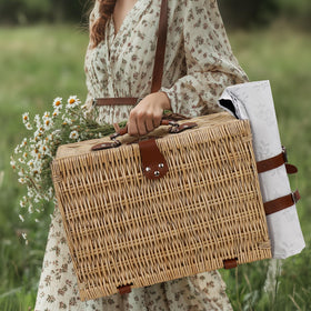 Filano insulated cooler bag keeps foods fresh during outdoor meals.
