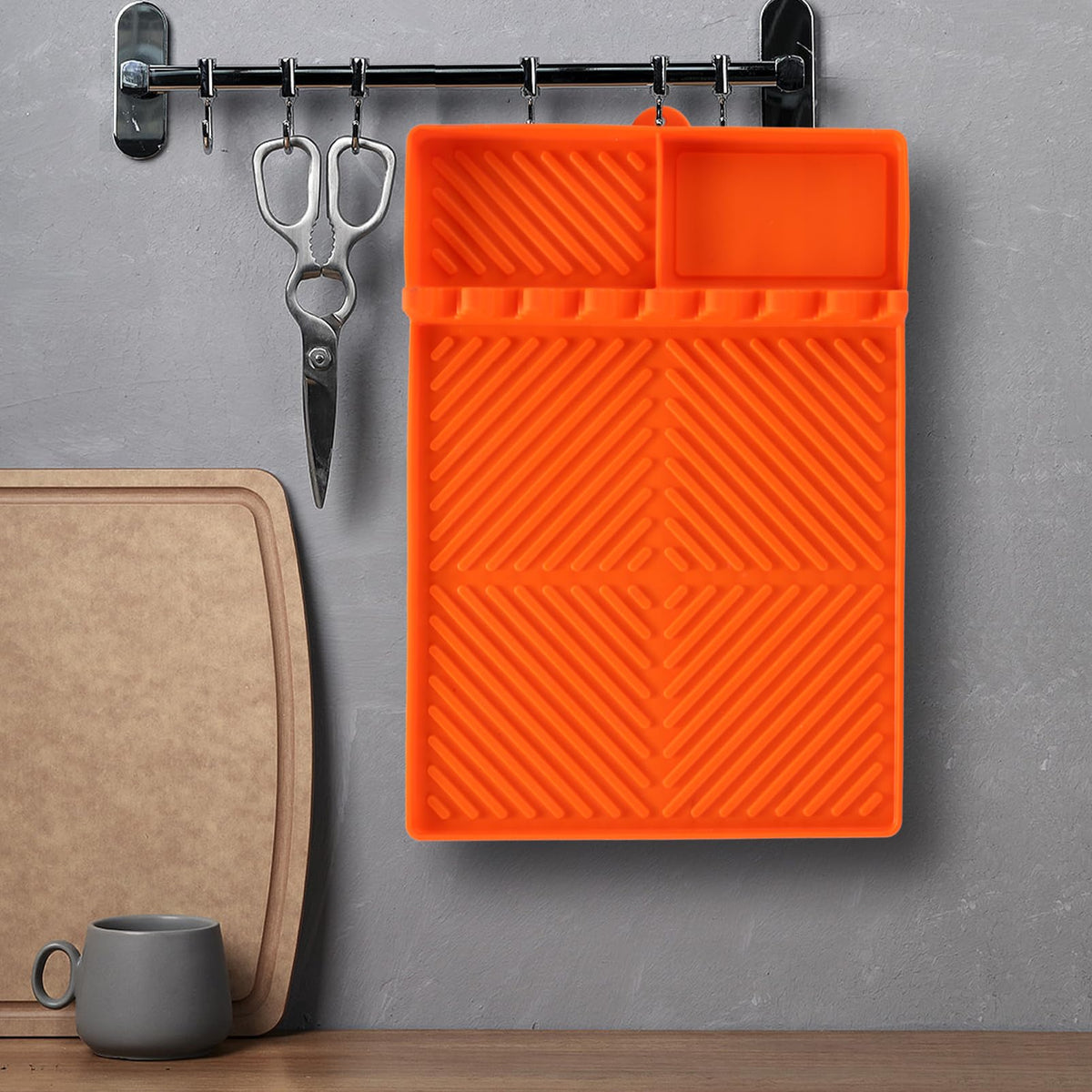 Find Law silicone mat in kitchen for ladles and spoons organization.