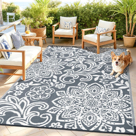 Findosom outdoor rug with UV‑resistant coating protects color in bright sun