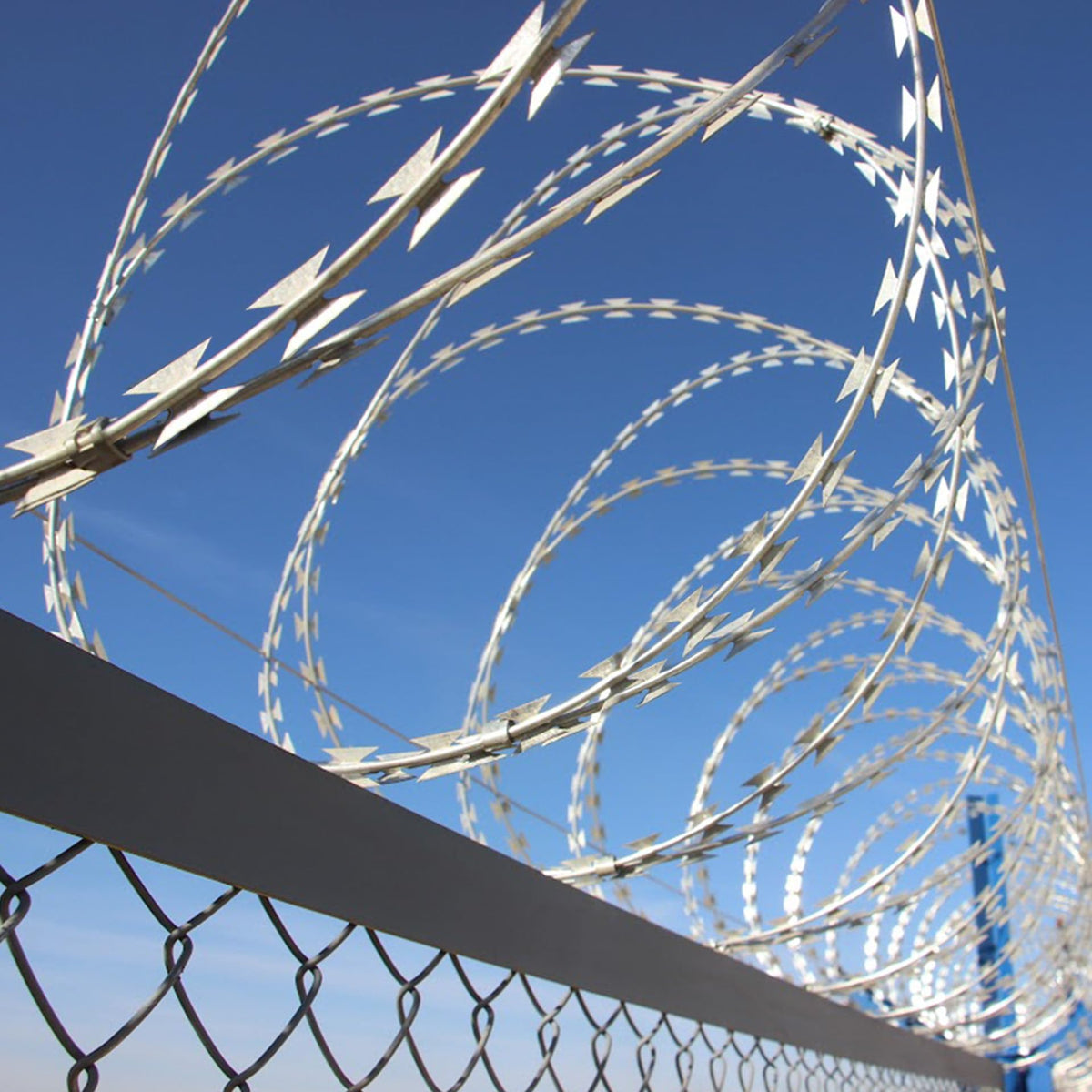 Finerelprot versatile fence solution for gardens and sites.
