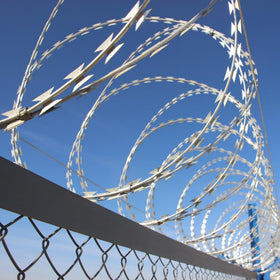 Finerelprot versatile fence solution for gardens and sites.