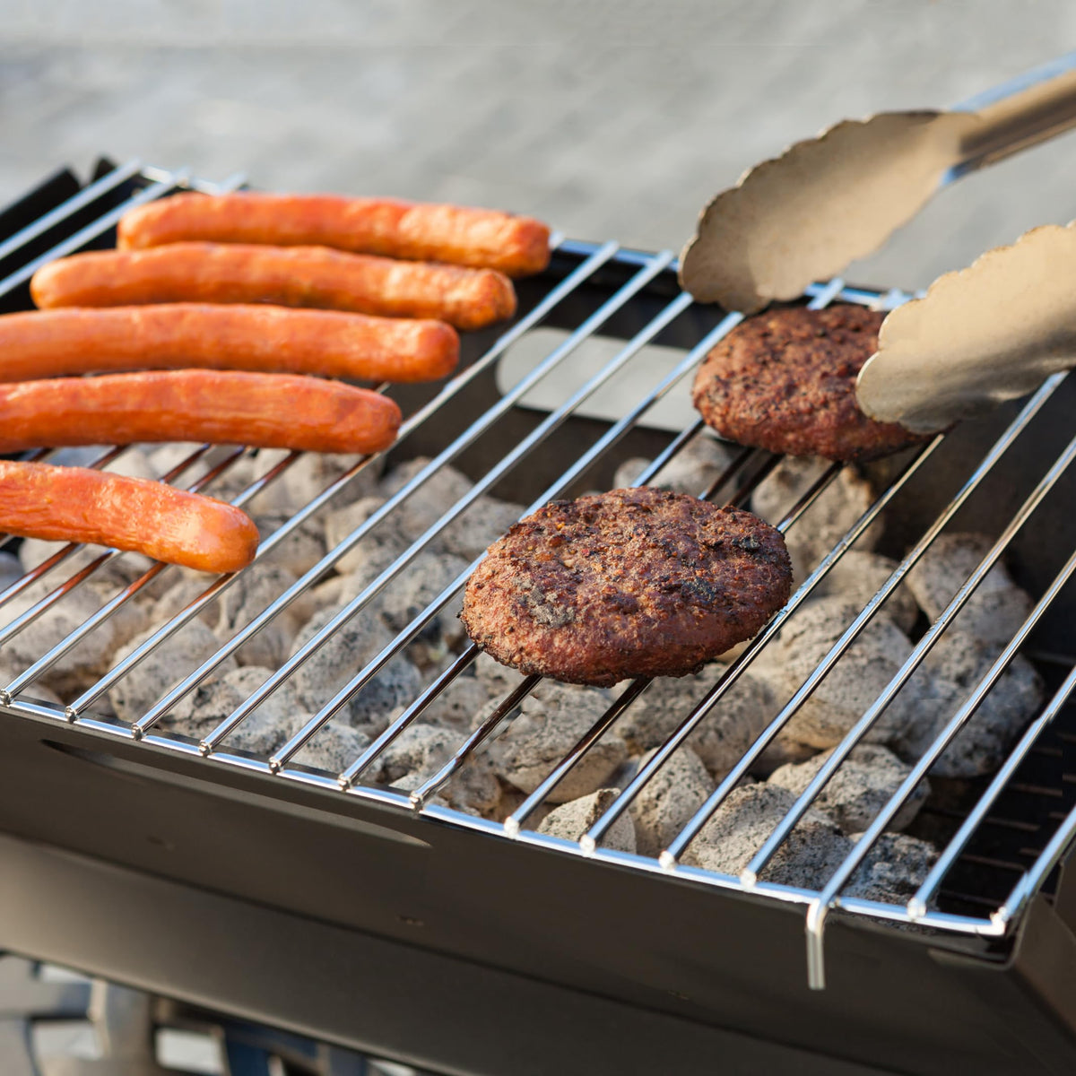 Fire Sense Notebook Grill is ideal for camping, picnics, and beach outings