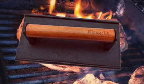 Firsgrill wood-handle close-up showing heat-resistant grip