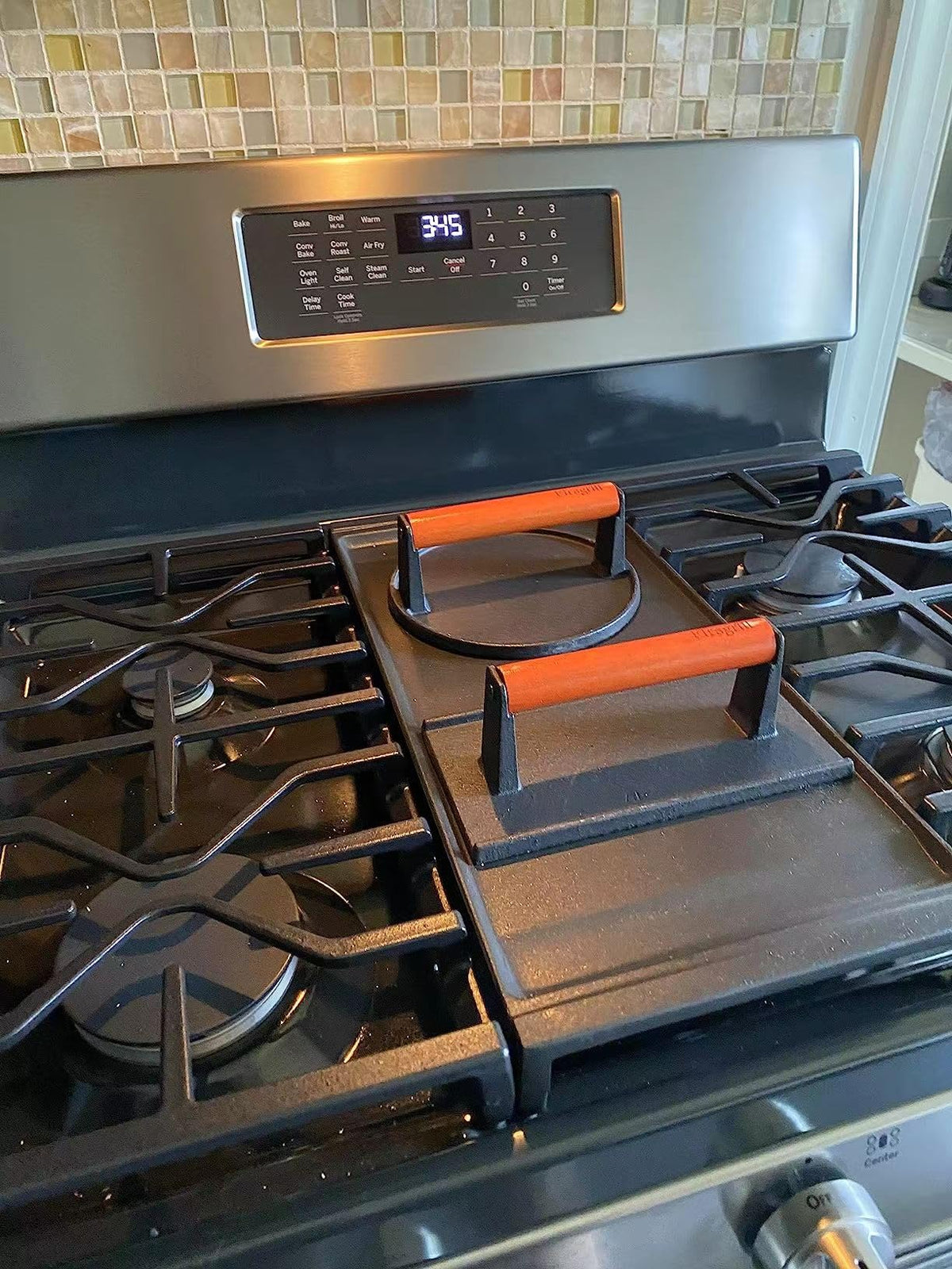 Firsgrill cast iron bacon press is easy to clean after use.