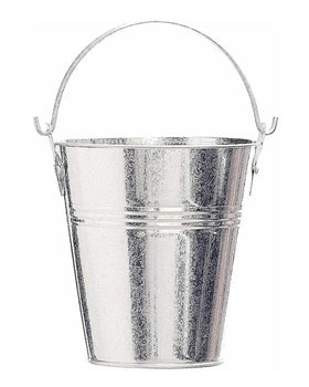Firsgrill grease bucket with universal fit enables easy grease collection.