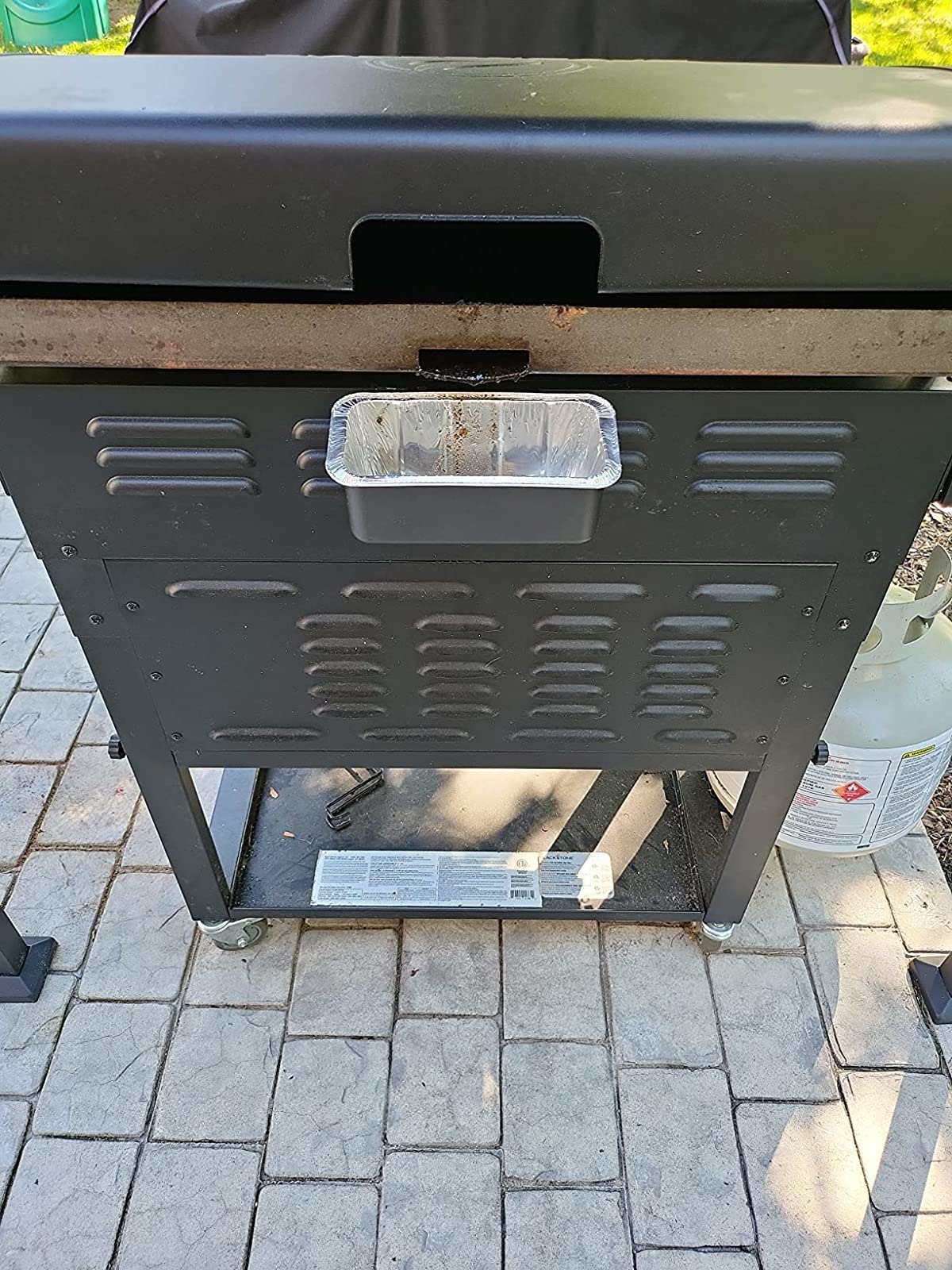 Firsgrill grease cup foil tray close-up highlighting pan lip design