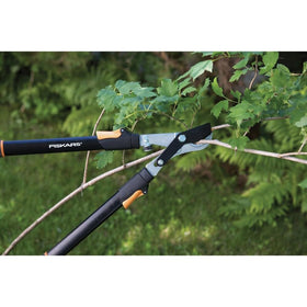 Fiskars cushioned grip and shock bumper reduce fatigue during long cuts